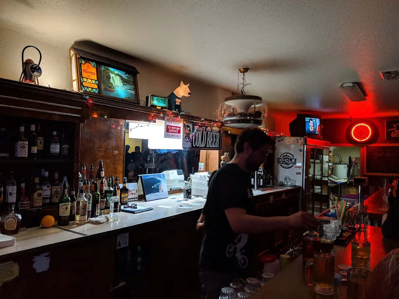 Bartender pouring drinks behind the bar at Old Mill Tavern in Peshastin, WA